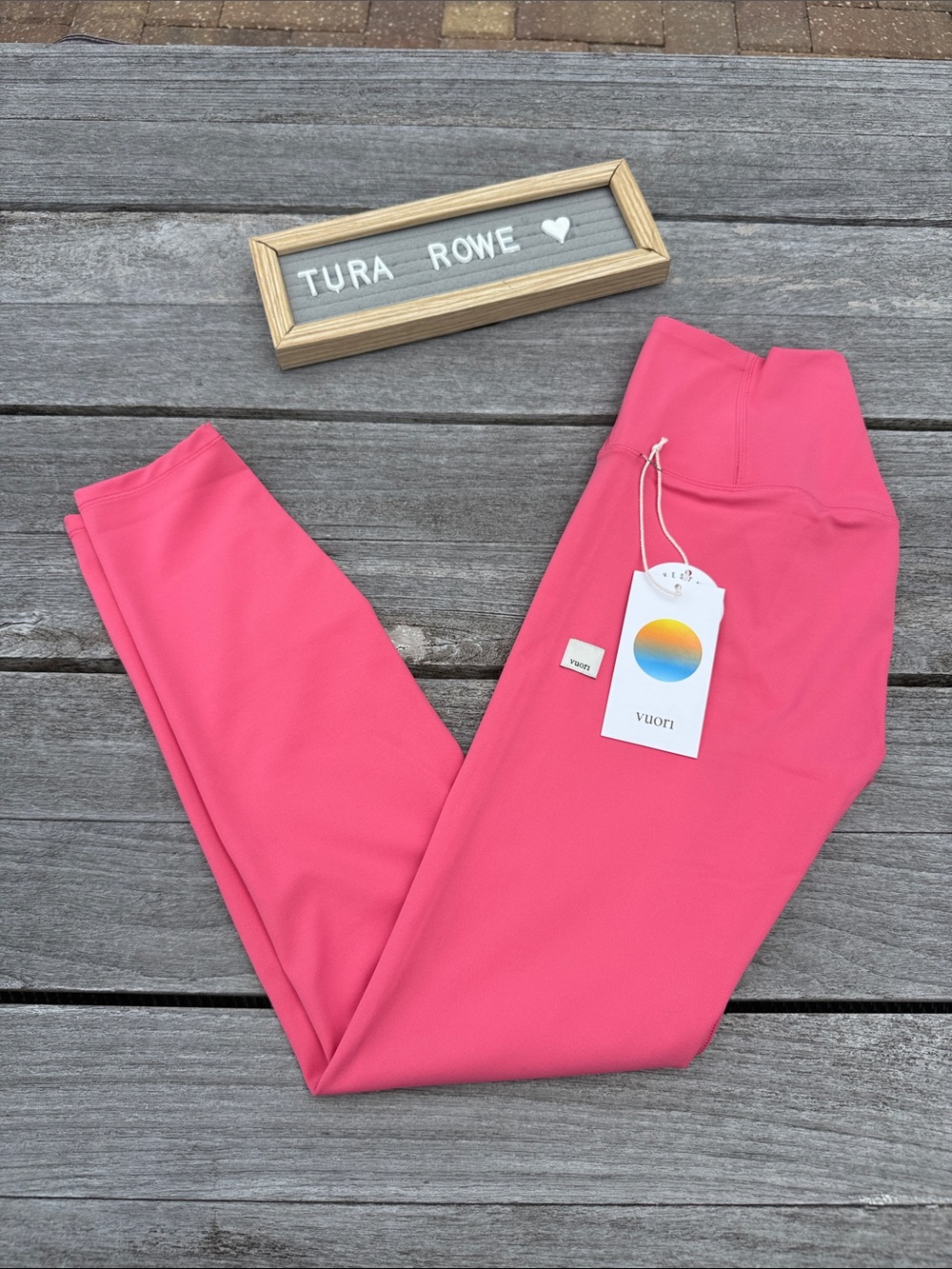 Vuori AllTheFeels Legging Sunset Pink medium NWT